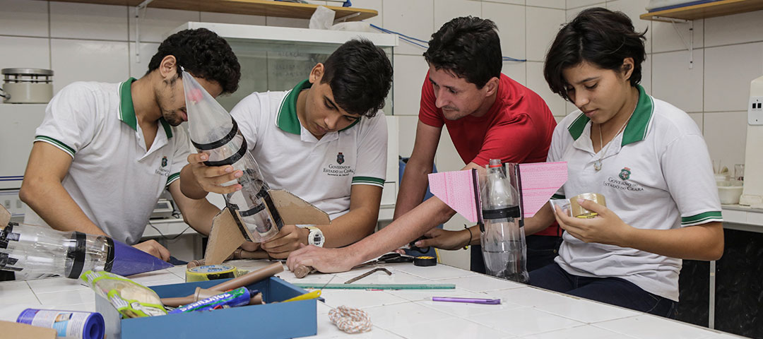 Emelly Alves, Eliel Sousa e Matheus Santos fazem o curso de enfermagem na escola técnica