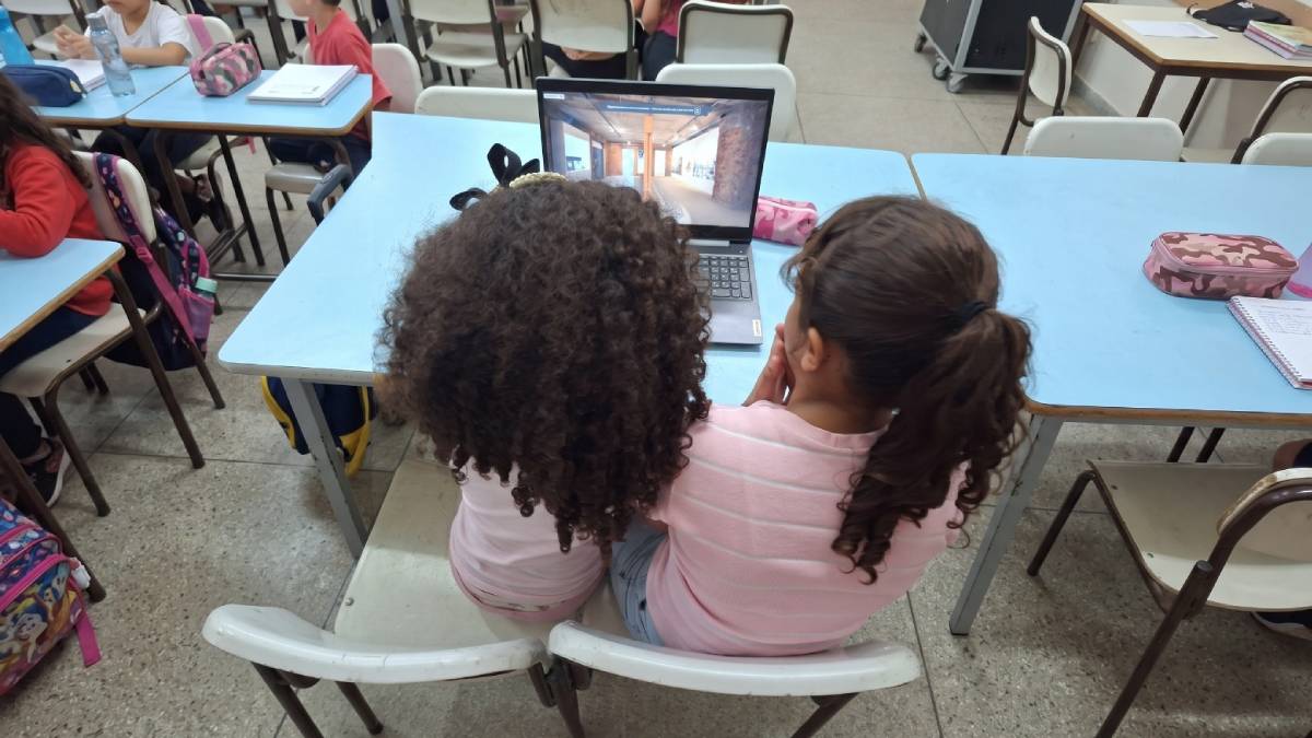 Alunos criam jogos com heróis negros e desafiam o racismo na escola